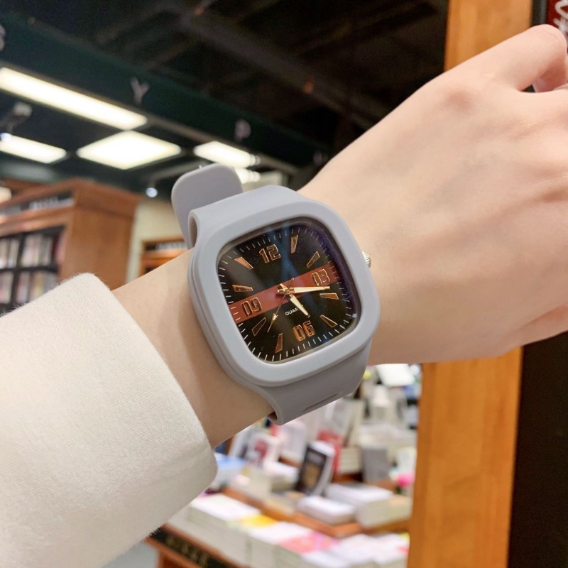Montre électronique carrée en  - Outdoor Sport Watch avis et prix